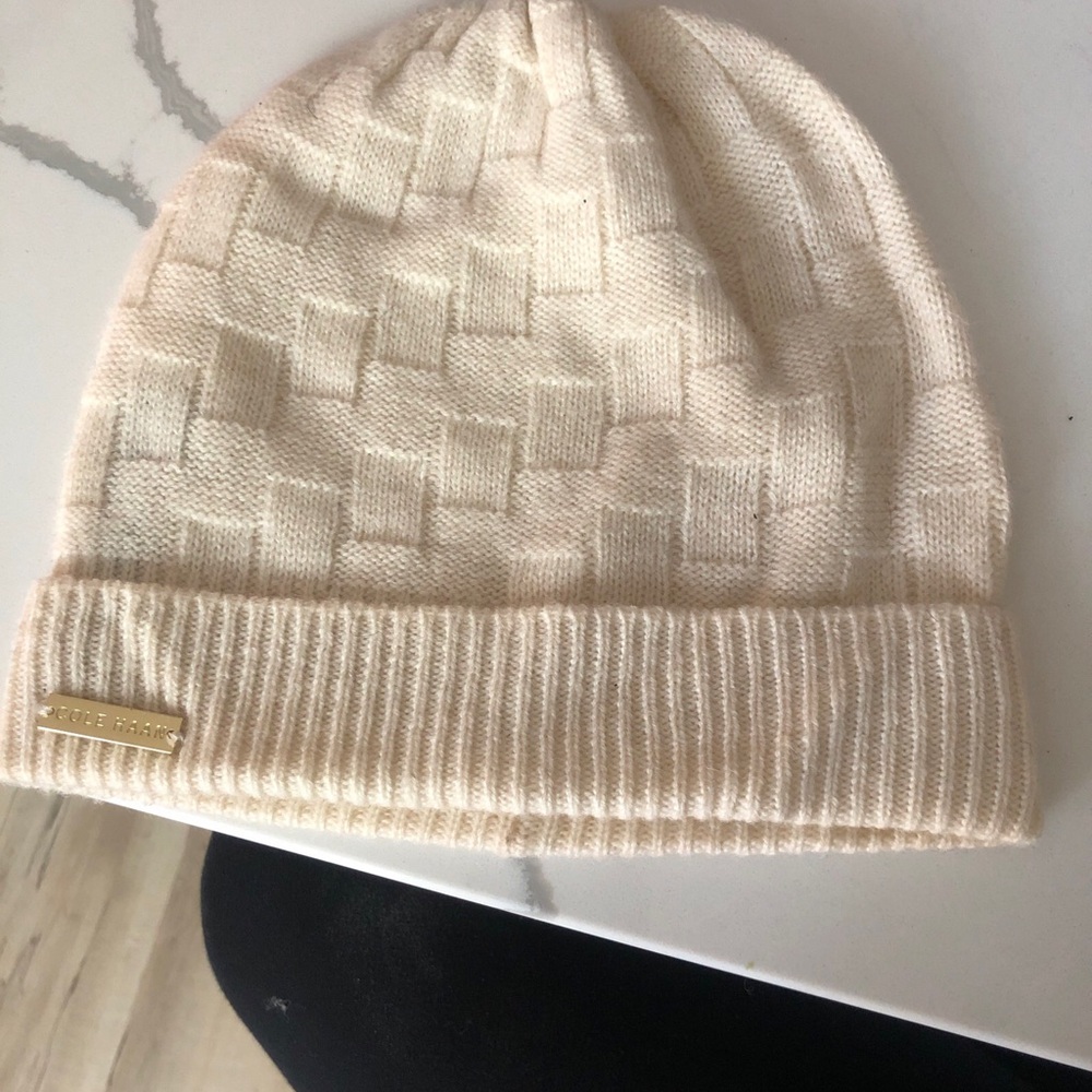 Cole Haan 100% wool knit beanie